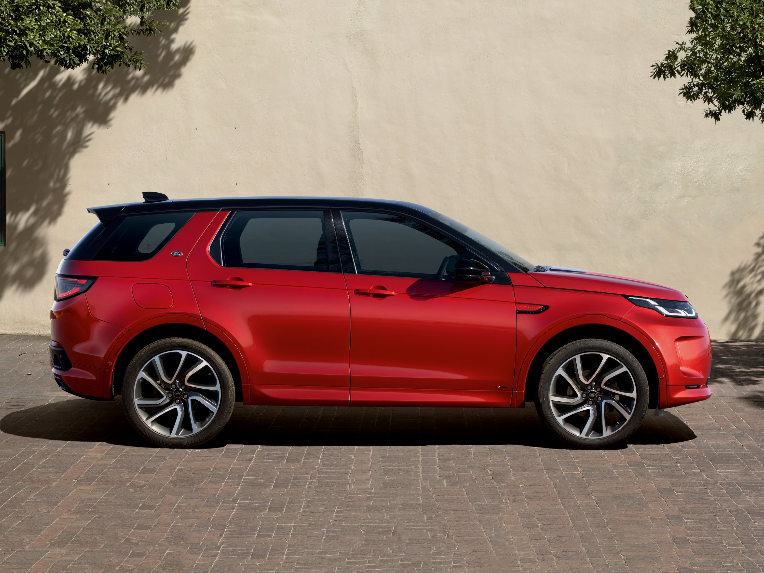 land-rover-discovery-sport-gallery_2.png