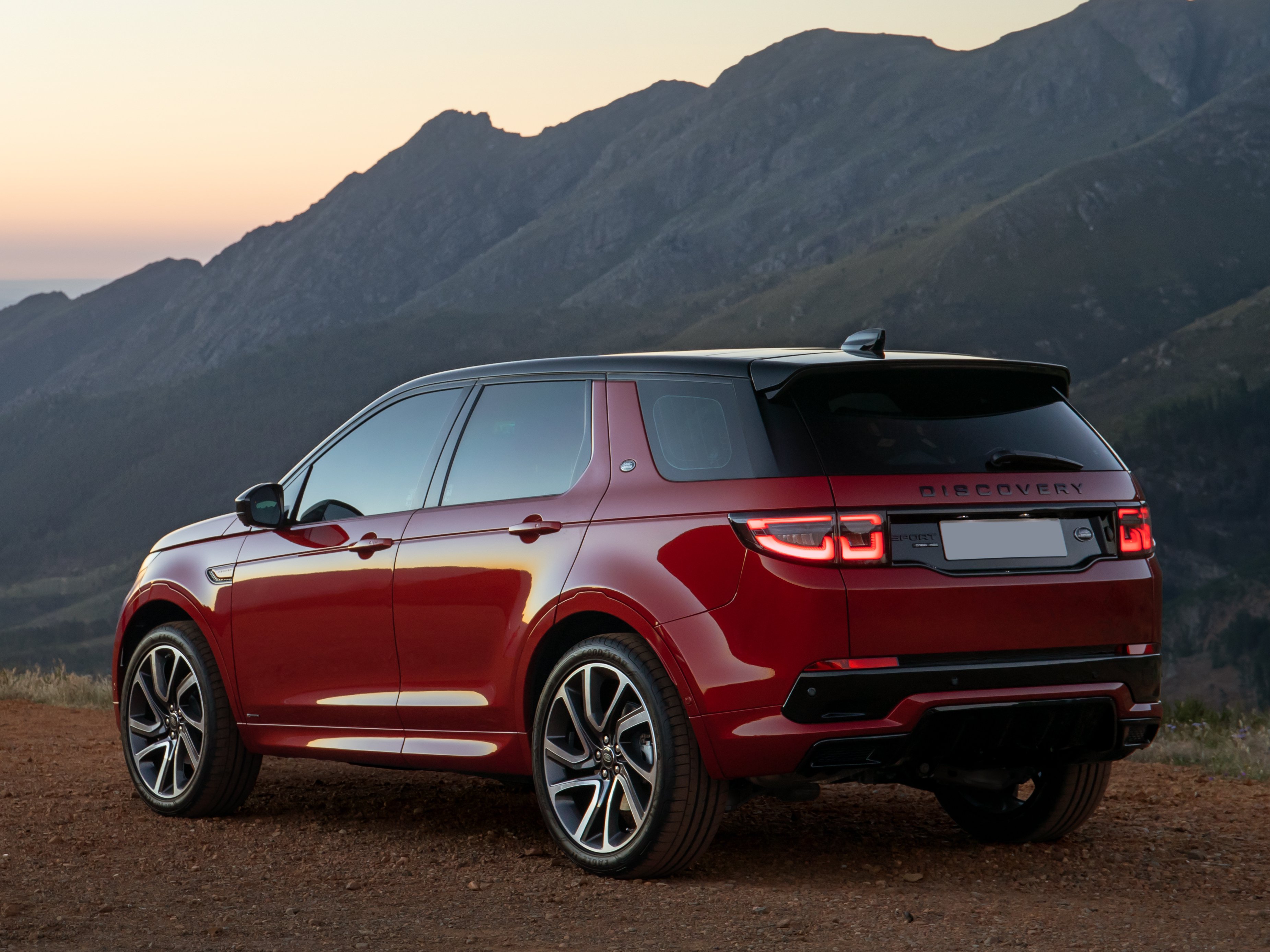 land-rover-discovery-sport-gallery_7.png