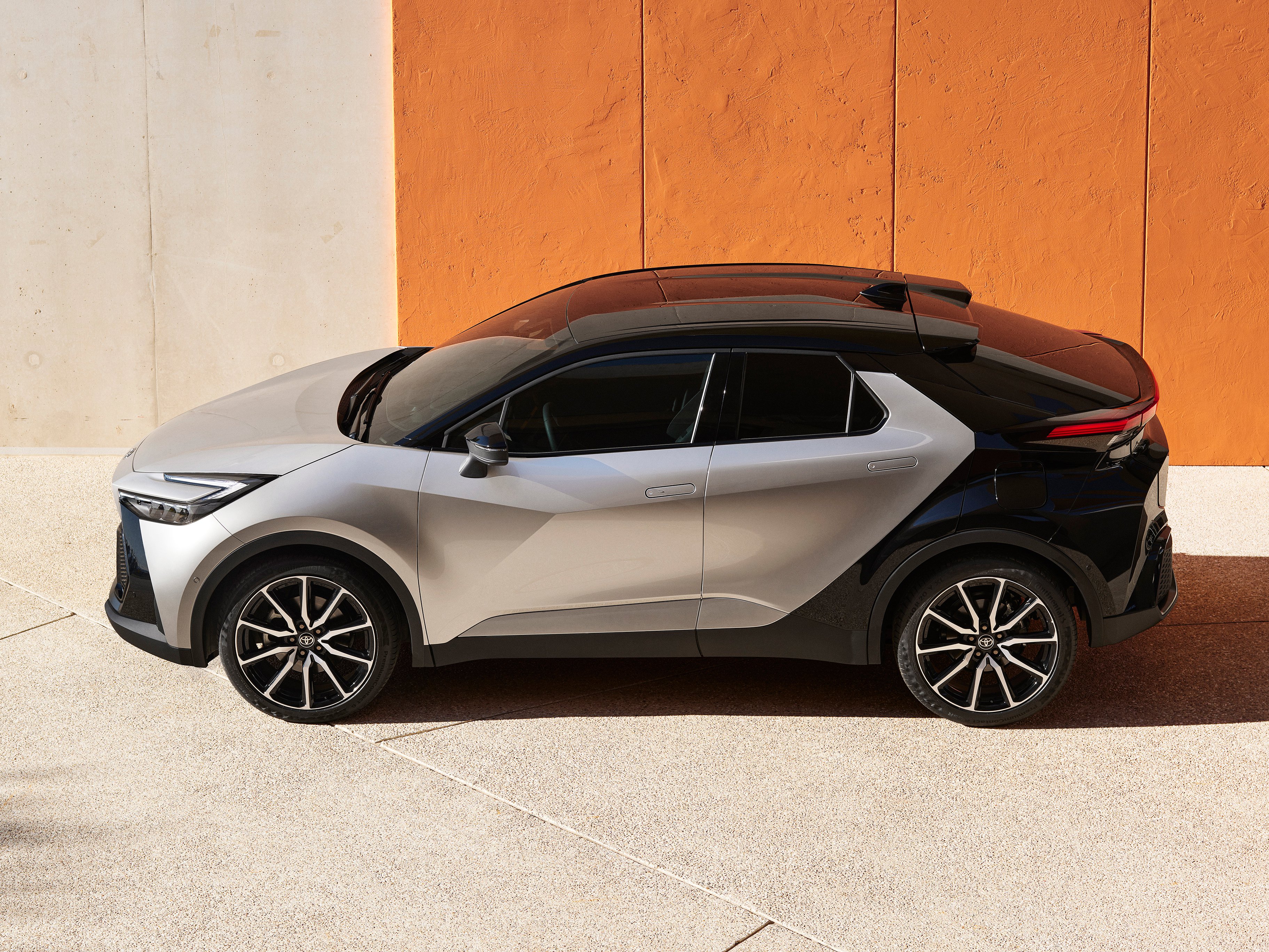 toyota-c-hr-gallery_3.png