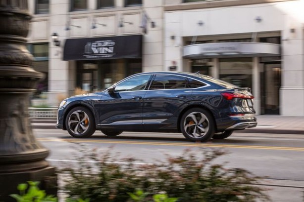 audi-AUDI-E-tron-Sportbackgallery_0.png