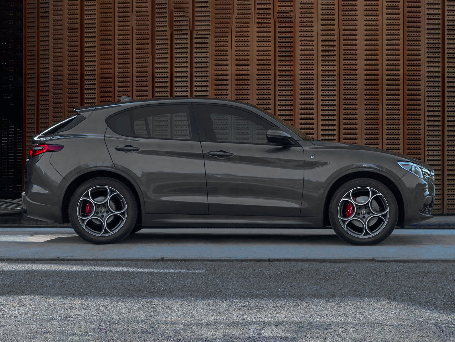 alfa-romeo-stelvio-gallery_3.png