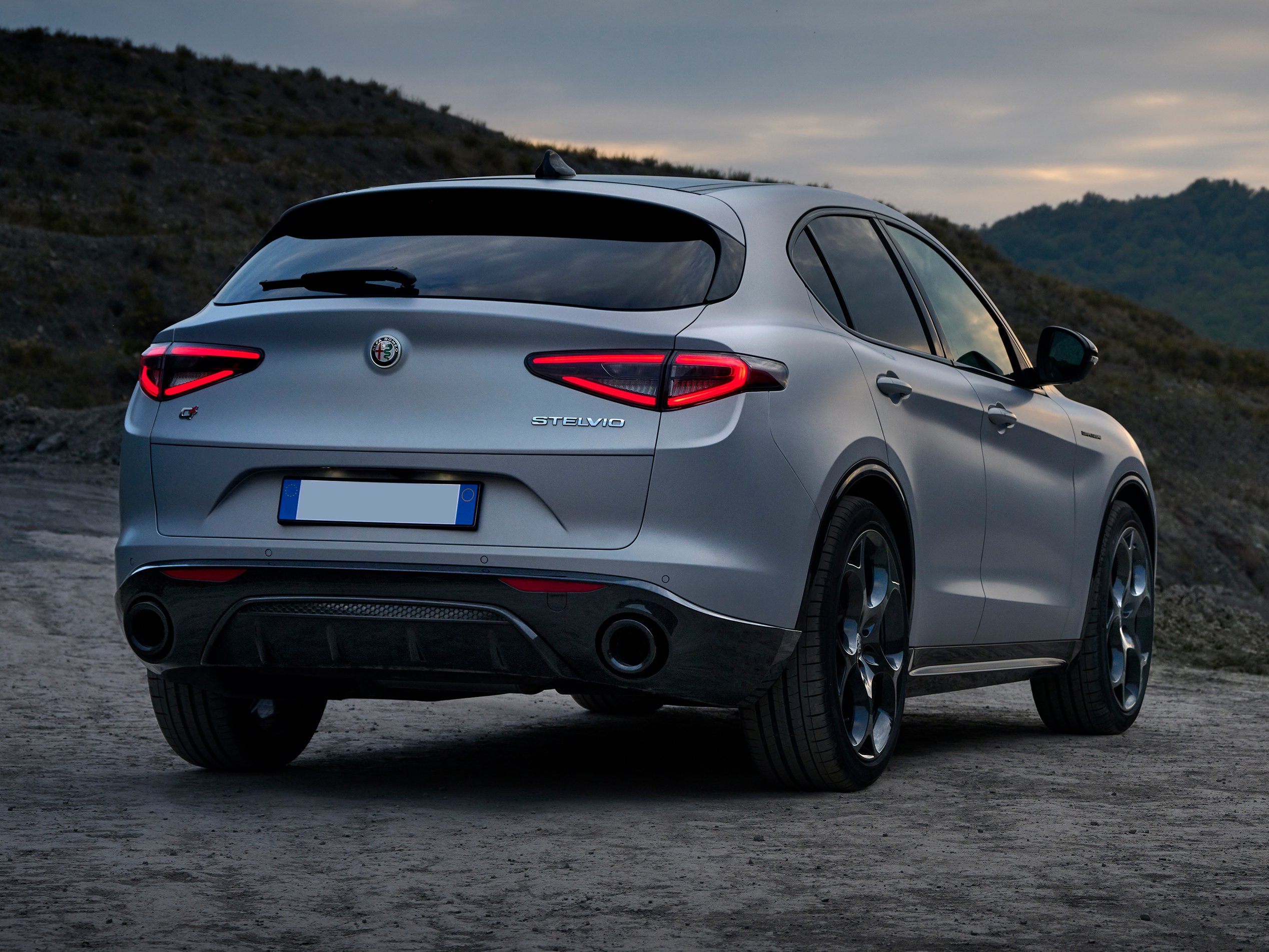 alfa-romeo-stelvio-gallery_4.png