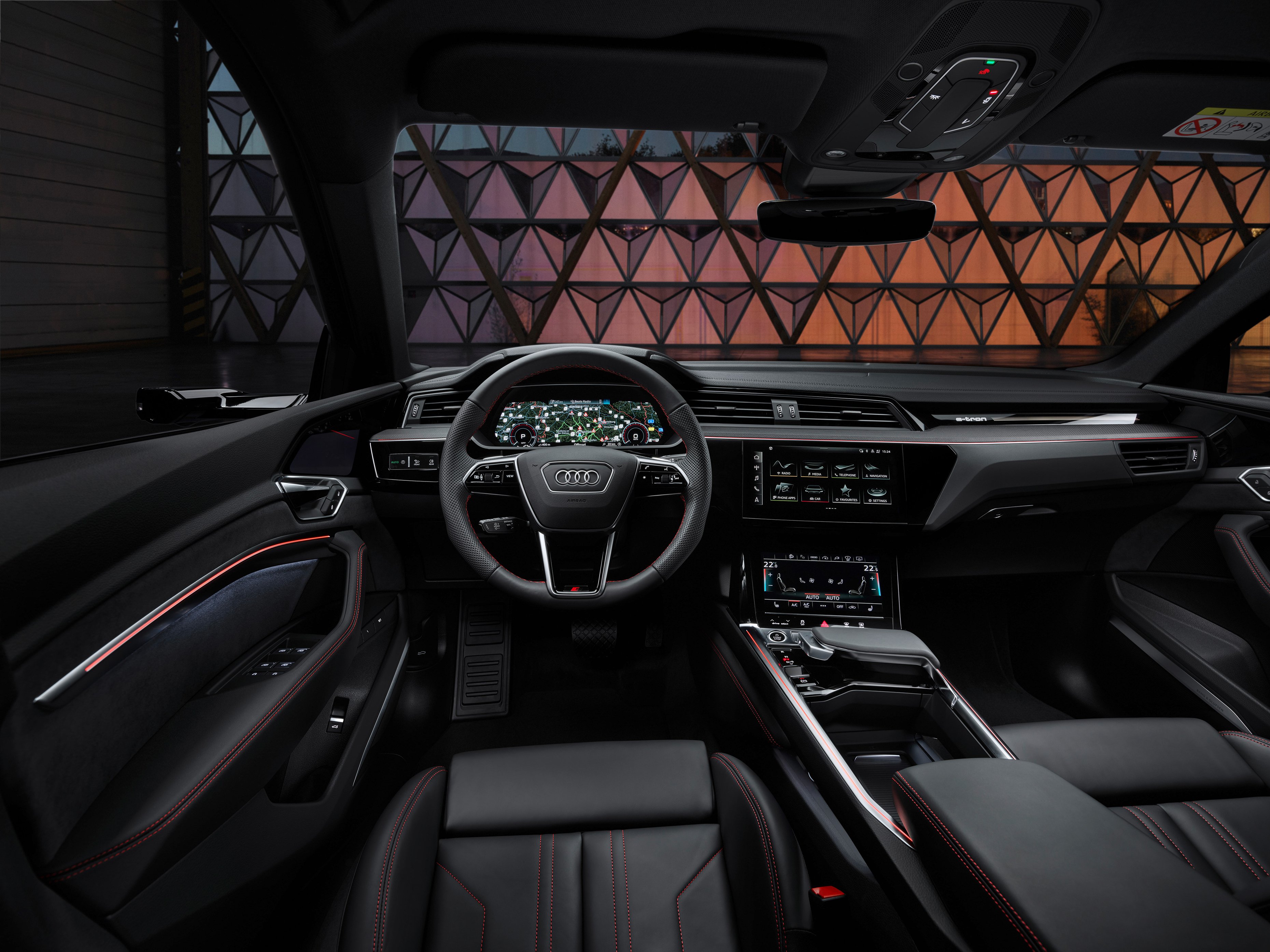 audi-q8-e-tron-gallery_1.png