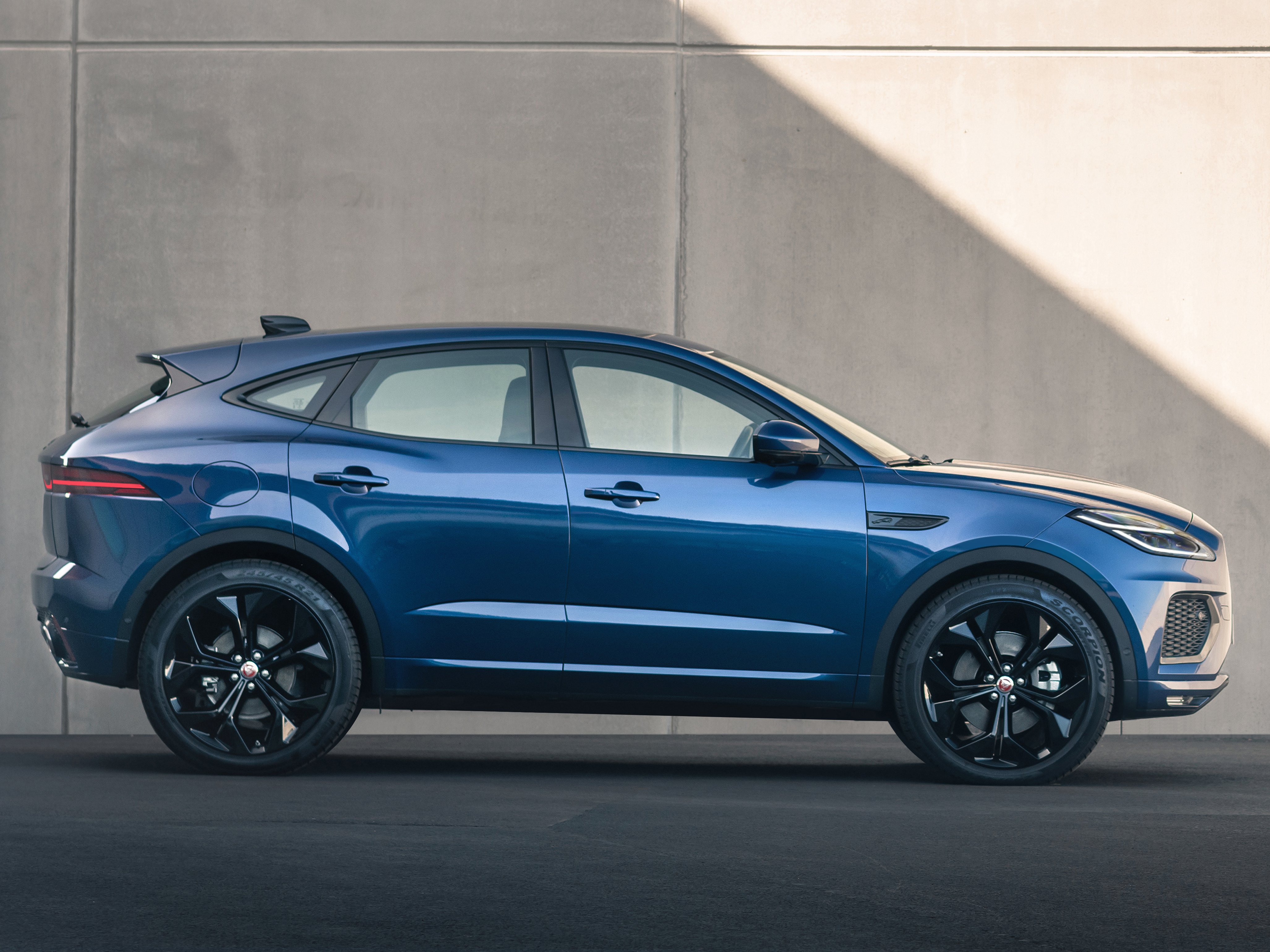 jaguar-e-pace-gallery_3.png