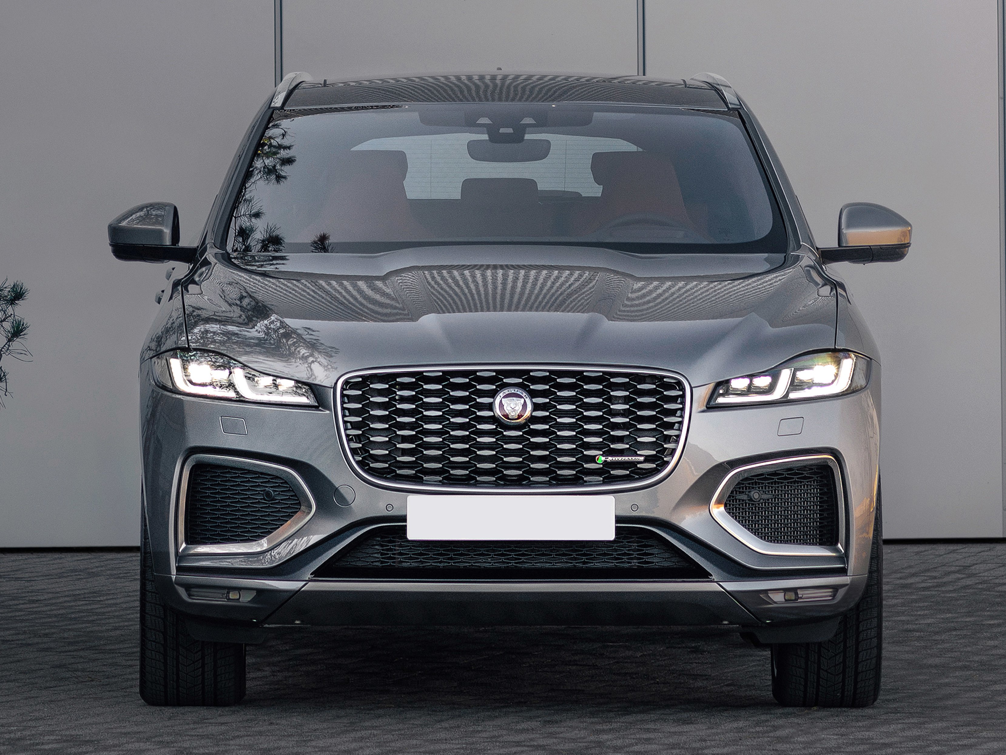 jaguar-f-pace-gallery_7.png