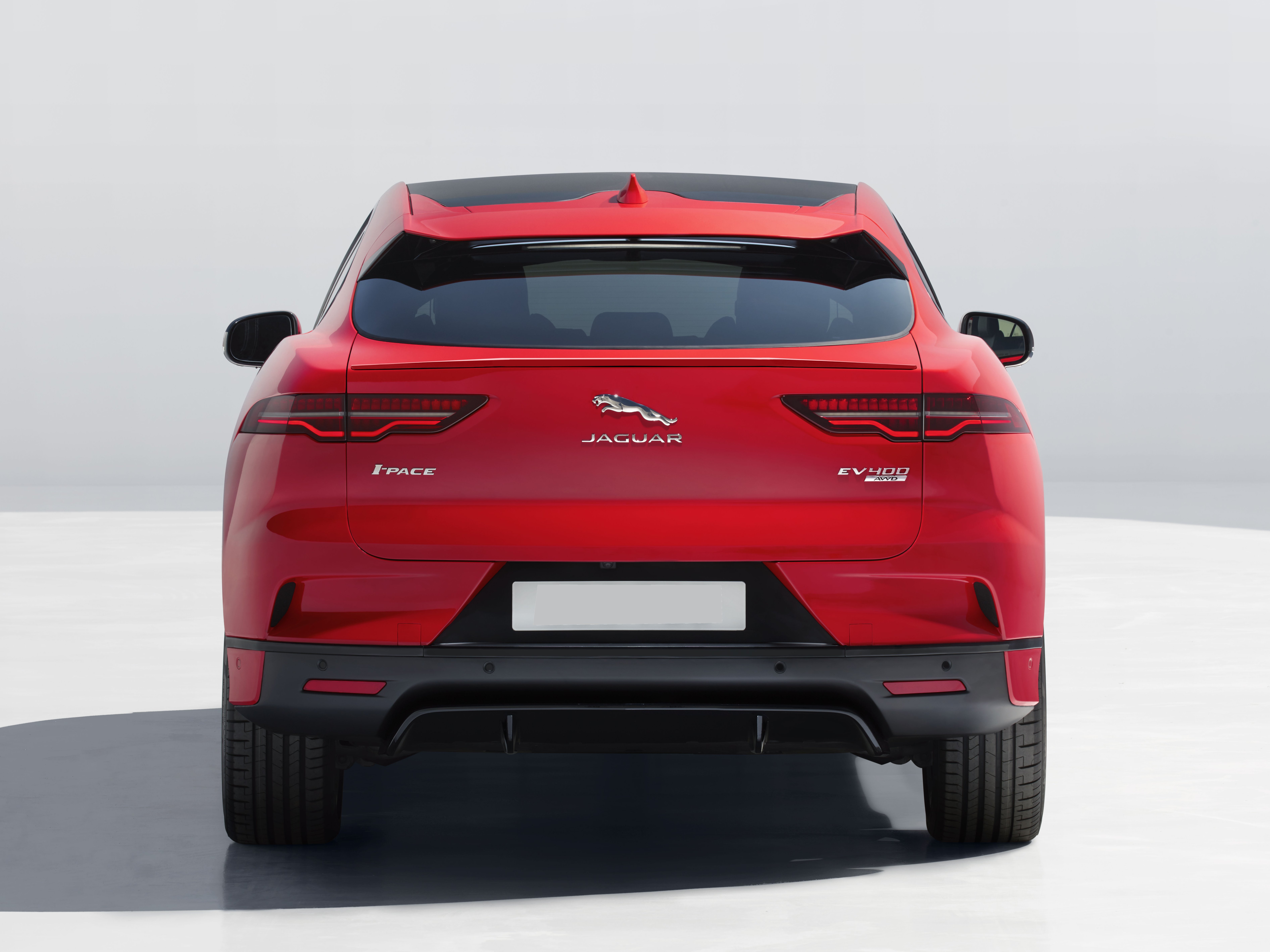 jaguar-i-pace-gallery_3.png