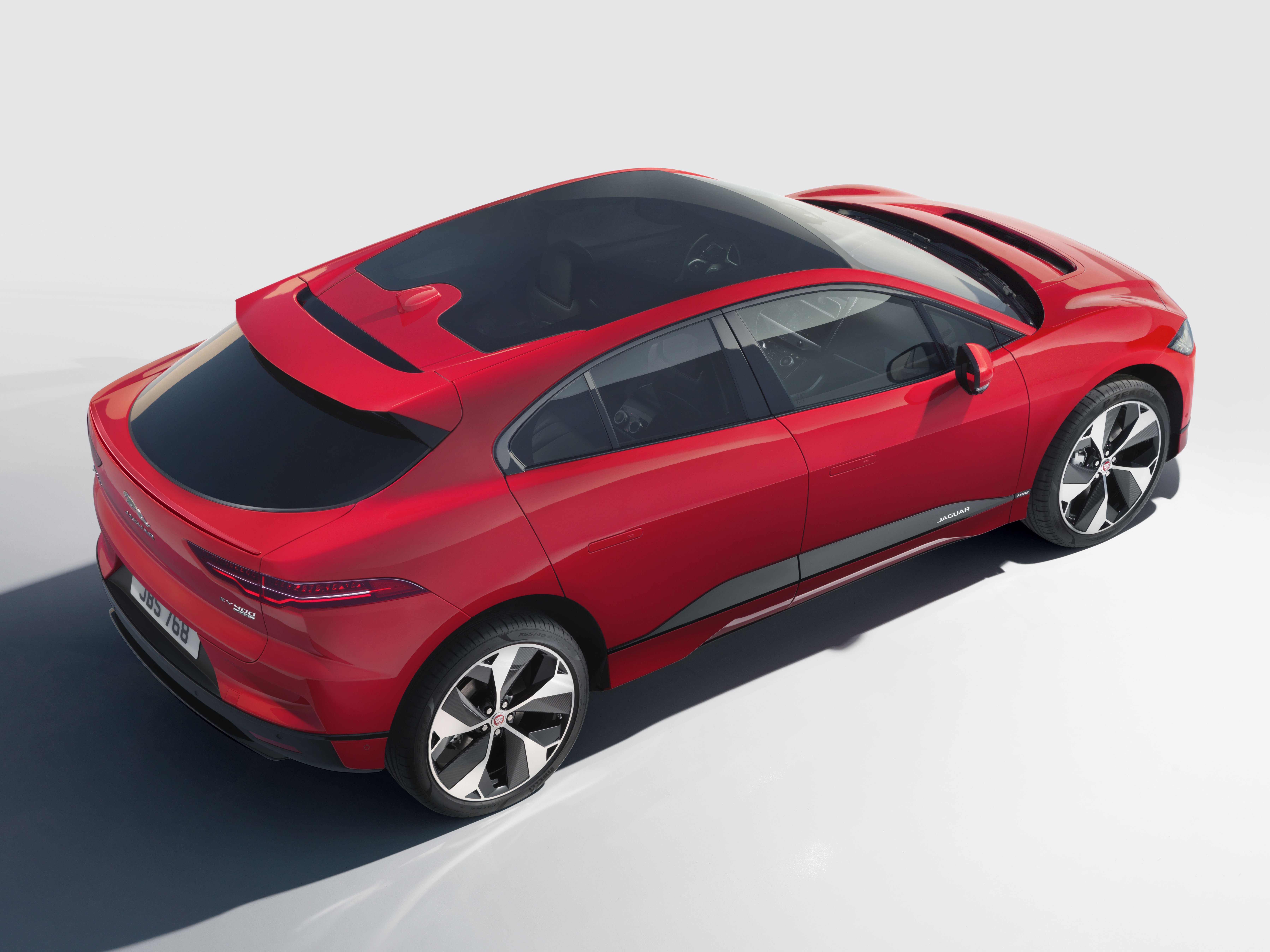 jaguar-i-pace-gallery_5.png