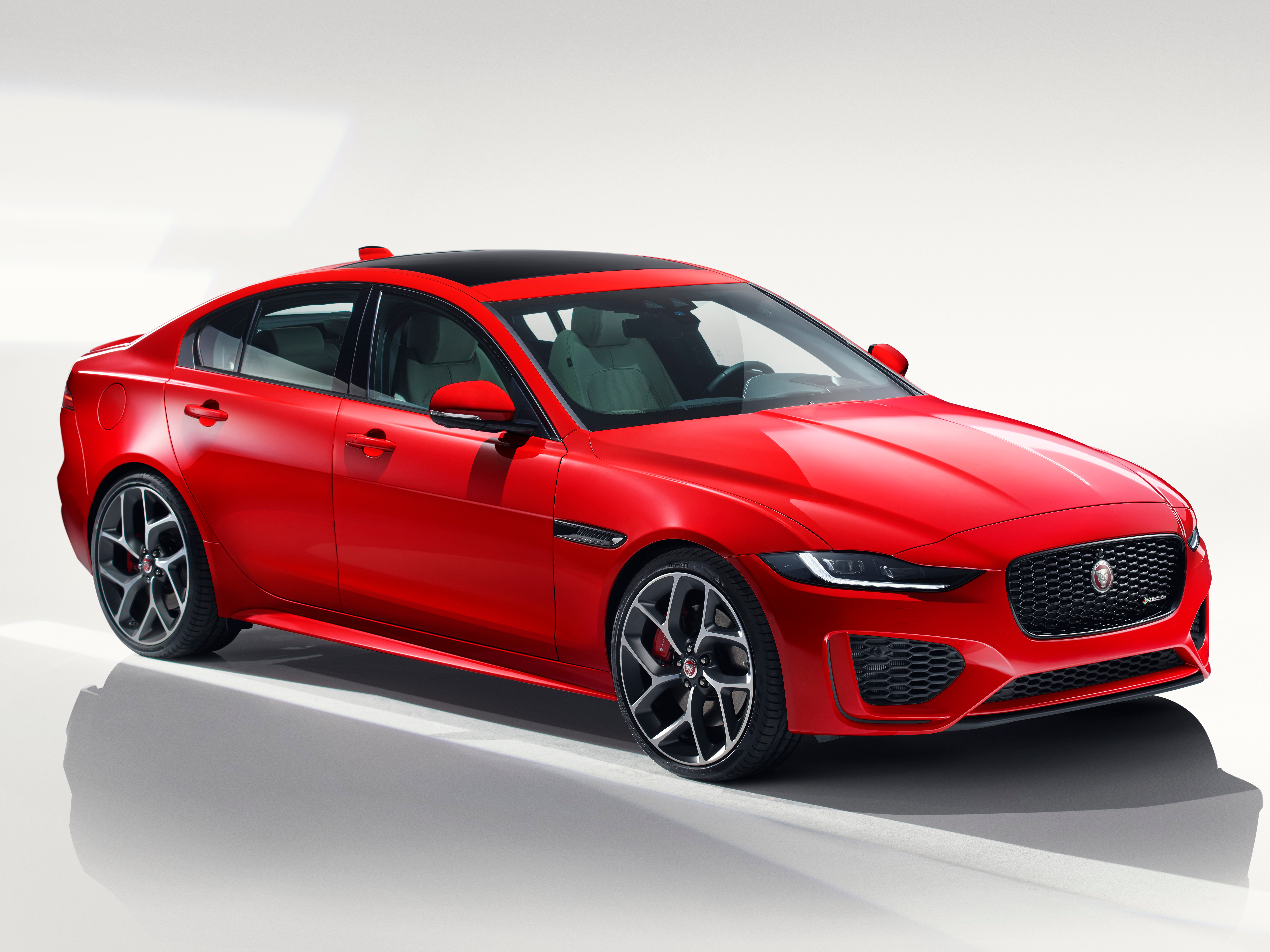 jaguar-xe-gallery_0.png