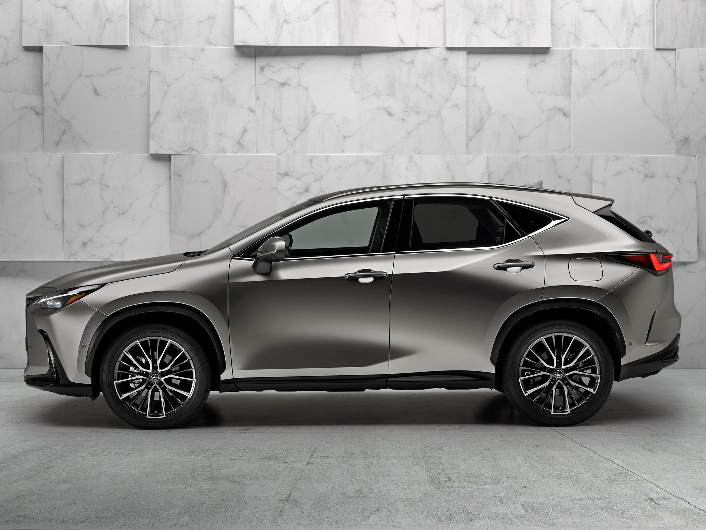 lexus-nx-gallery_3.png