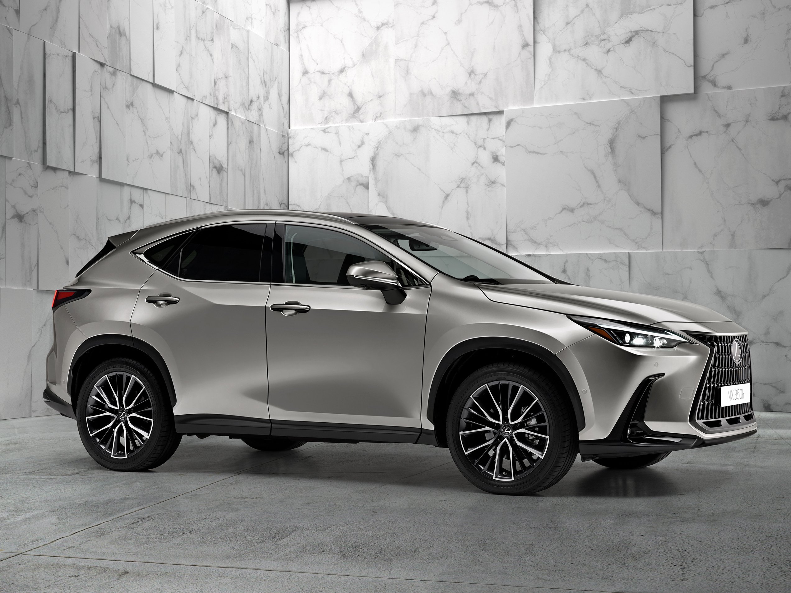 lexus-nx-gallery_4.png